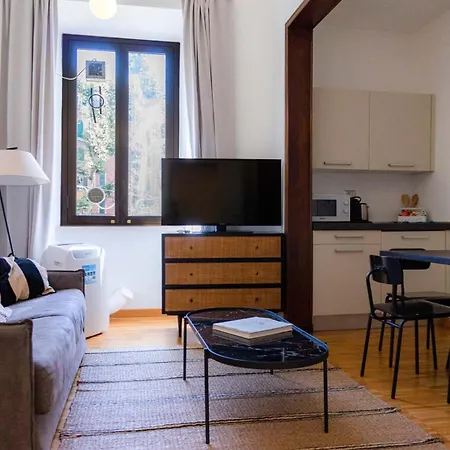 Colosseum Cosy Close To Metro Apartment *